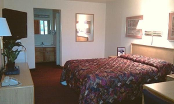 Parachute Inn Room photo